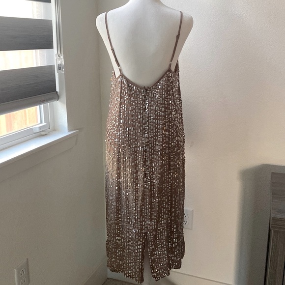 Dress sequence - Picture 6 of 17